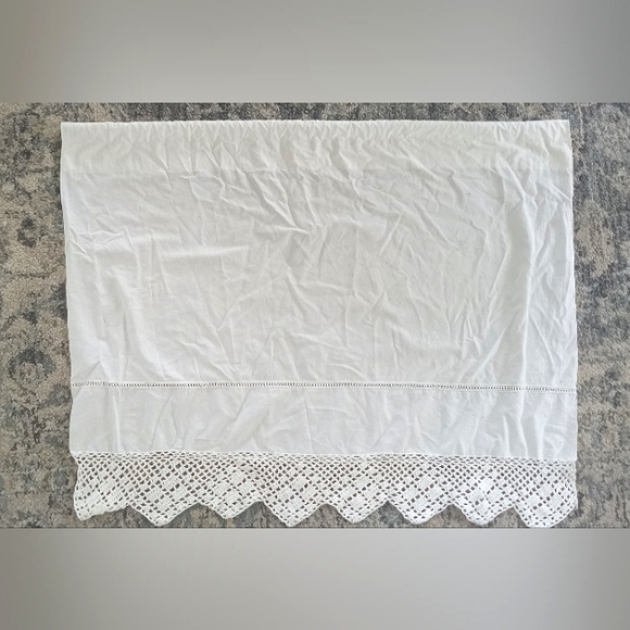 28 1/2 by 23 1/2 in Linen Tea Curtain - Picture 1 of 1